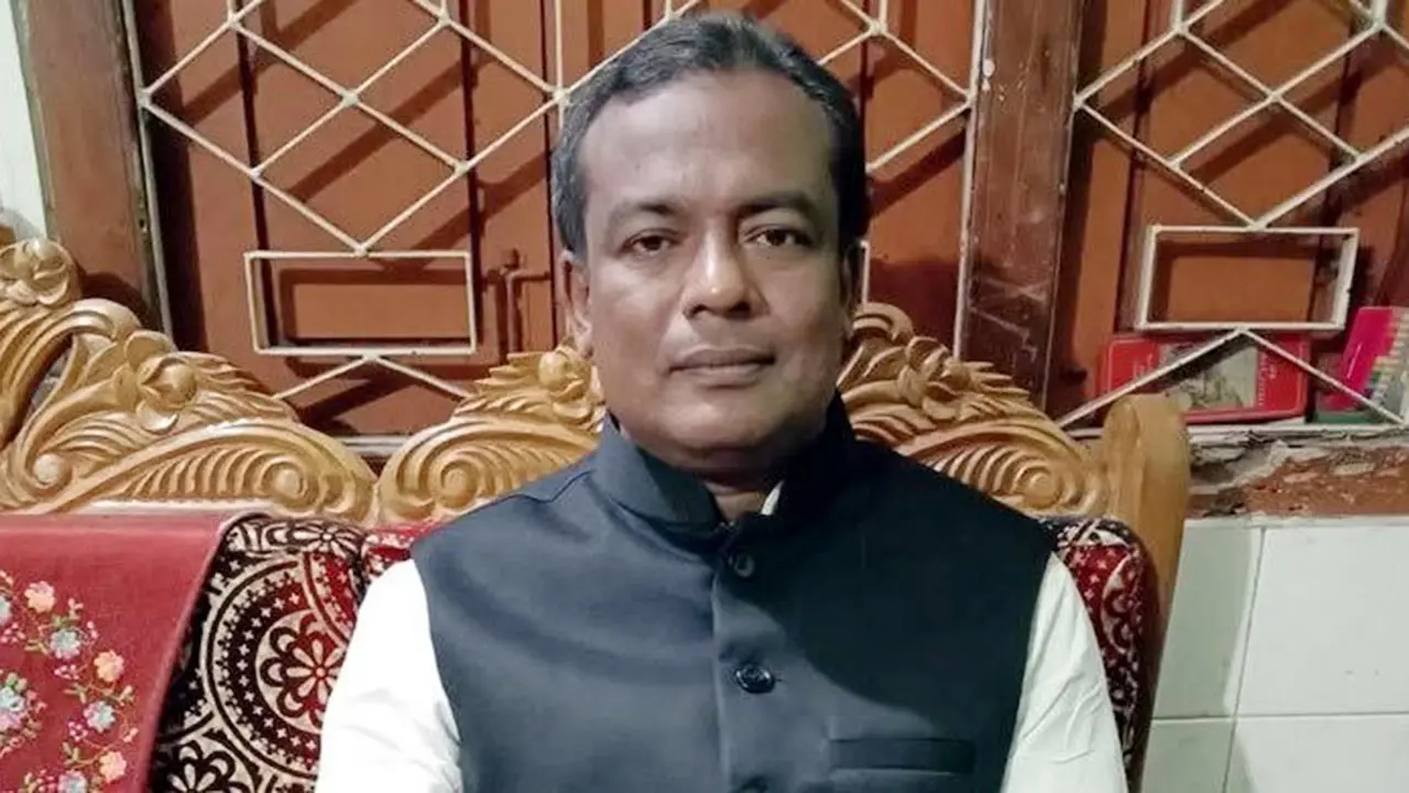 ইউপি সদস্যের বাড়ি থেকে ভিজিএফের চাল উদ্ধার, চেয়ারম্যান গ্রেপ্তার