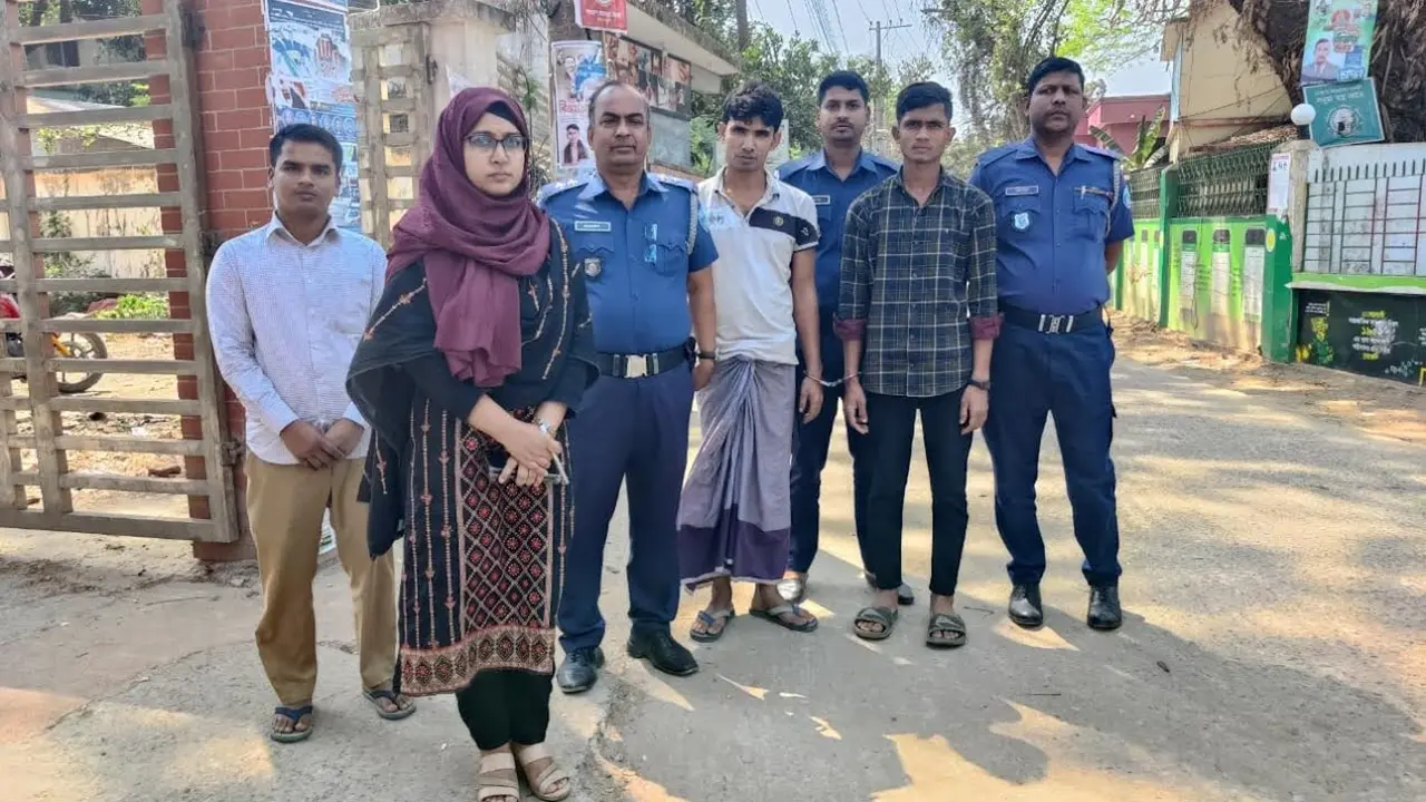 চট্টগ্রামে মাটি কাটার দায়ে দুজনকে একমাসের কারাদণ্ড 