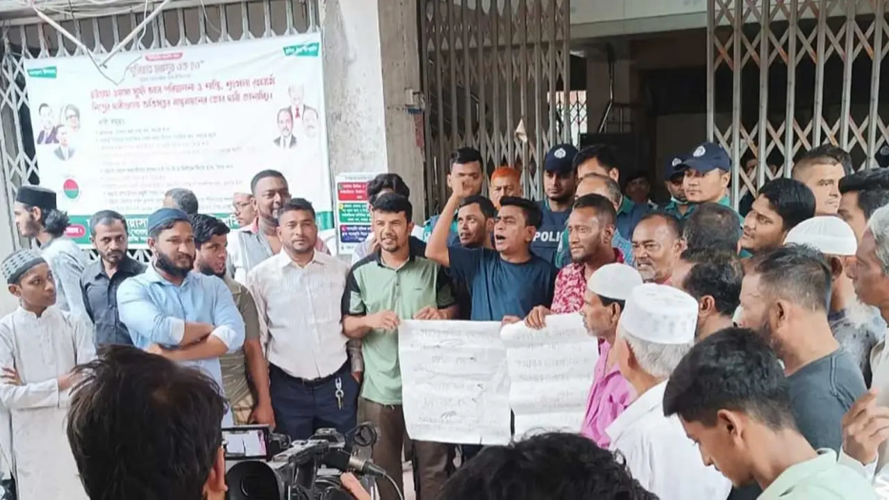 চট্টগ্রামে পানি সংকট, ওয়াসা ঘেরাও ভুক্তভোগীদের
