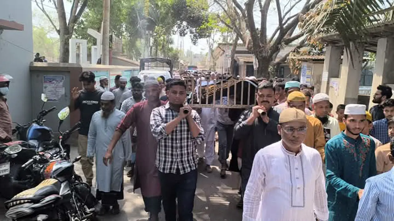 সামাদের জানাজা-দাফনে অংশ নিলেন হাসনাত আব্দুল্লাহ