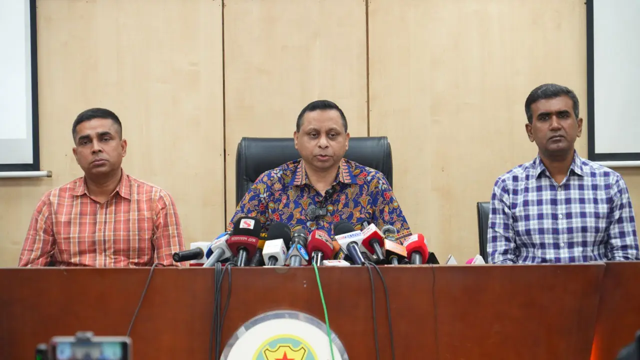 চিহ্নিত সন্ত্রাসী বাহিনীর বিরুদ্ধে ‘অলআউট অ্যাকশনে’ যাচ্ছে ডিবি