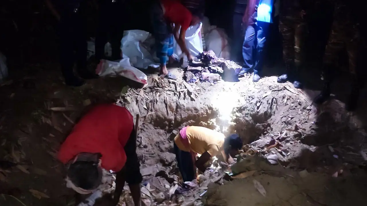 গর্তে মিললো ইলেকট্রনিক্স ডিভাইসসহ ৭৯ বস্তা ব্যালট 