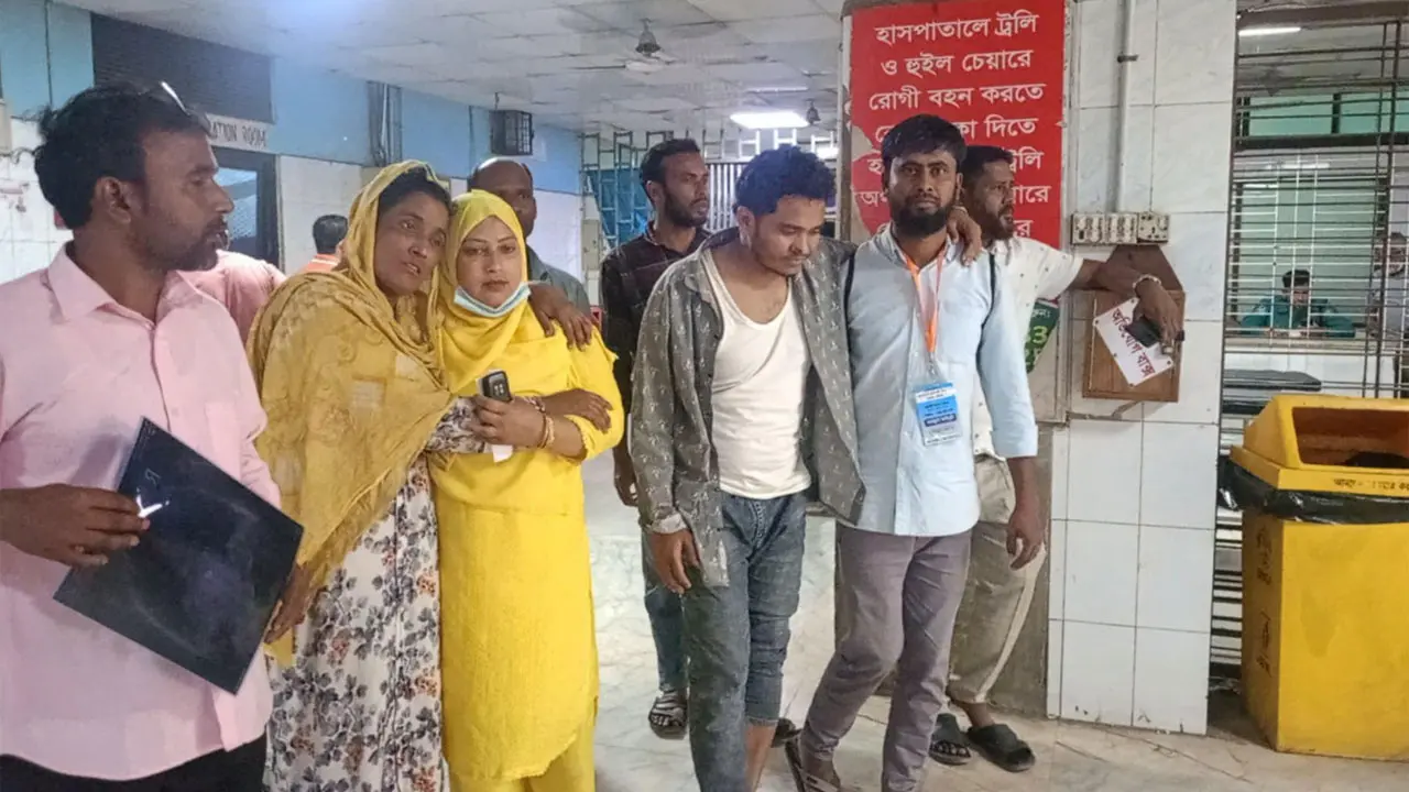 যমুনার অভিমুখে শিক্ষকদের পদযাত্রায় পুলিশের বাধা, আহত ৬
