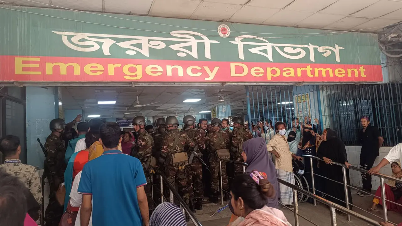 ঢামেকে যৌথ বাহিনীর অভিযান, ৩৩ দালালকে জেল-জরিমানা