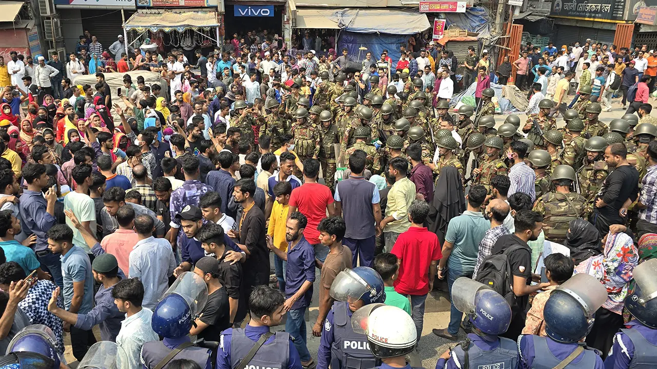 দুই মহাসড়কে শ্রমিকদের অবরোধ প্রত্যাহার, যান চলাচল শুরু