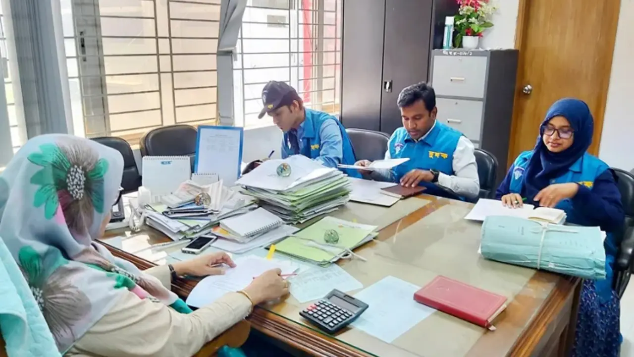 মুক্তিযুদ্ধ মন্ত্রণালয়ে দুদকের অভিযান