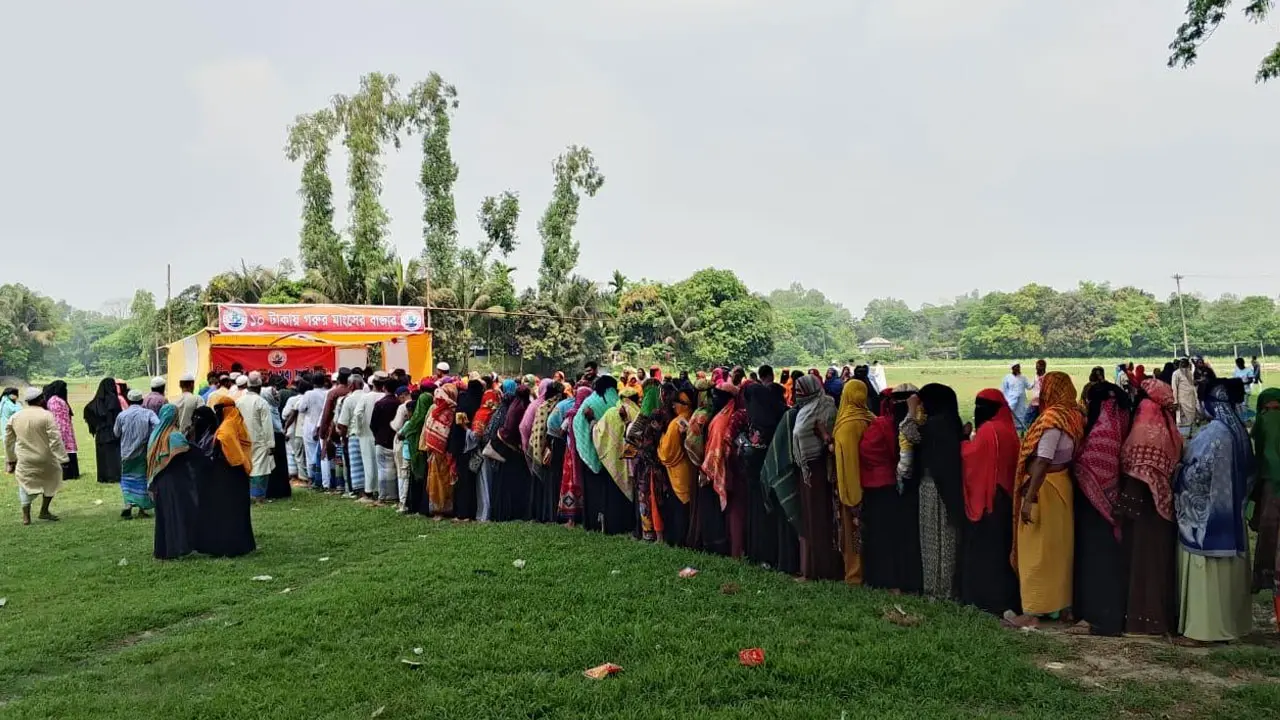 মুন্সীগঞ্জে ১০ টাকায় বিক্রি হচ্ছে এক কেজি গরুর মাংস