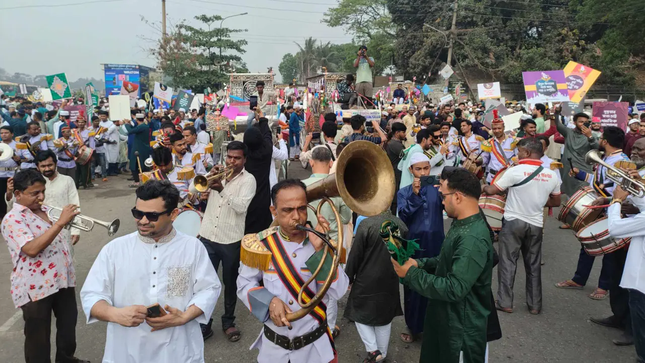 মোঘল আমলের আদলে ঈদ আনন্দ মিছিল শুরু