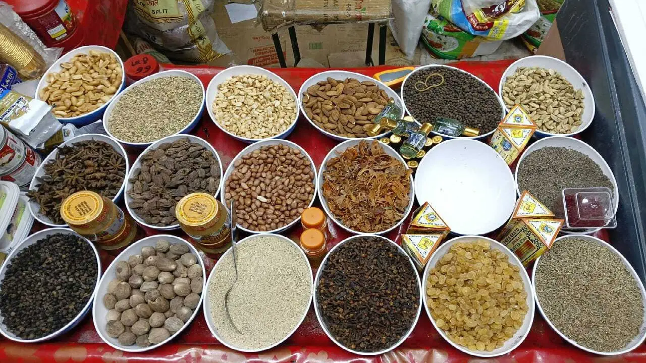 ঈদবাজারে মসলা সেমাই চিনি বিক্রির ধুম