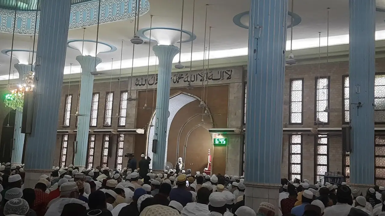 বায়তুল মোকাররমে ঈদের প্রথম জামাত অনুষ্ঠিত