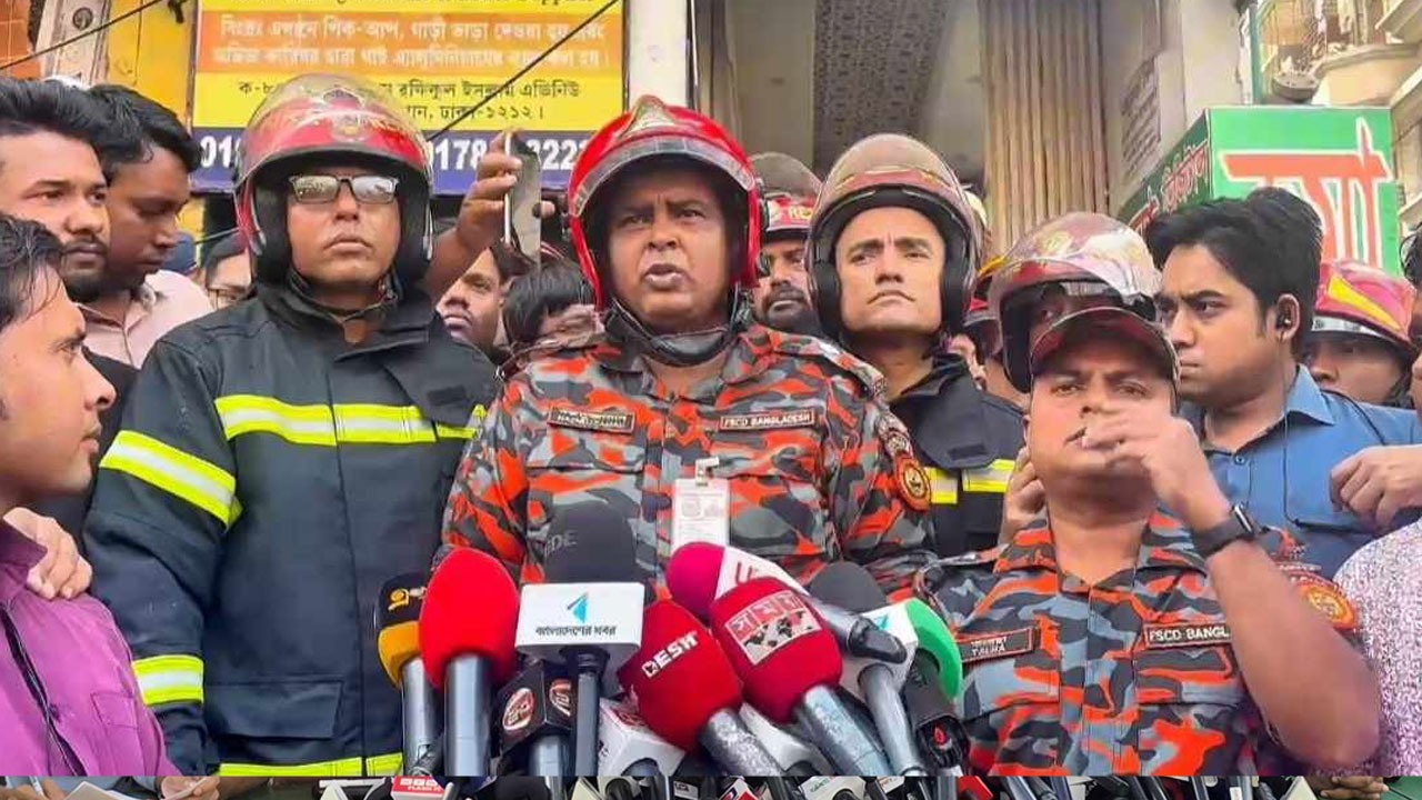 অতিরিক্ত ধোঁয়ার কারণে চারজনের মৃত্যু : ফায়ার সার্ভিস
