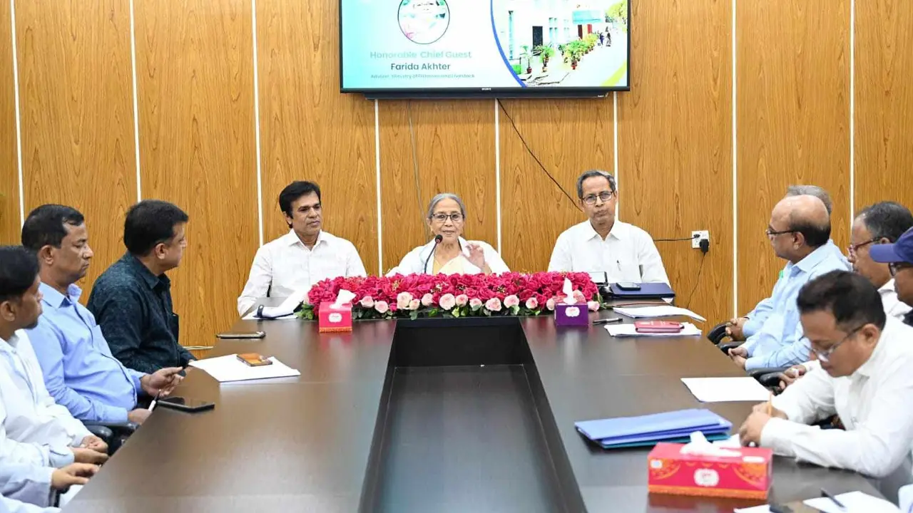 রোগের ধরনে মানুষ ও প্রাণীকে আলাদা করা যাচ্ছে না : উপদেষ্টা