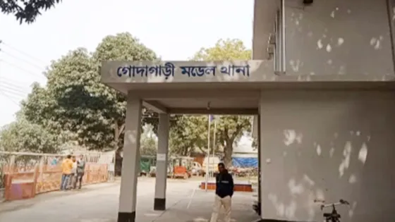 রাস্তা দখল করে কলার গাছ রোপনের অভিযোগ, নারীকে প্রাণনাশের হুমকি