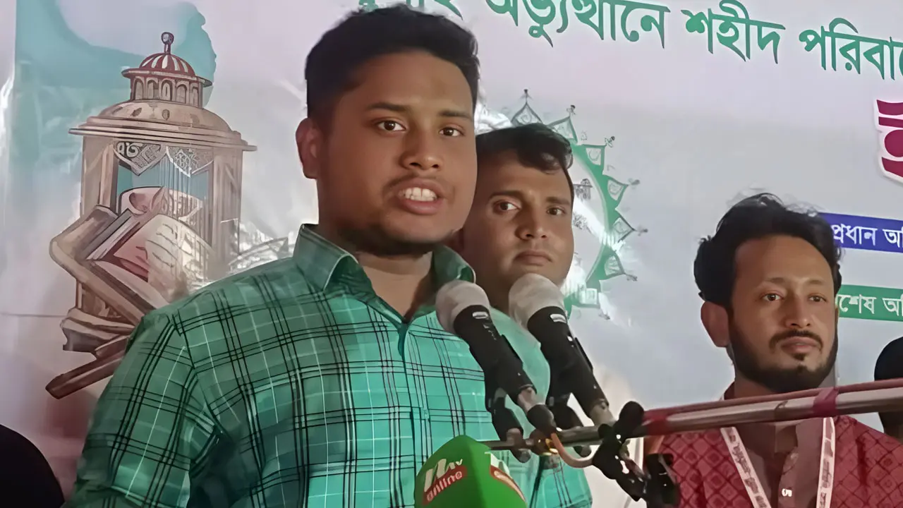 সেনাবাহিনী কখনো জনগণের বিরুদ্ধে যাবে না : হাসনাত আব্দুল্লাহ