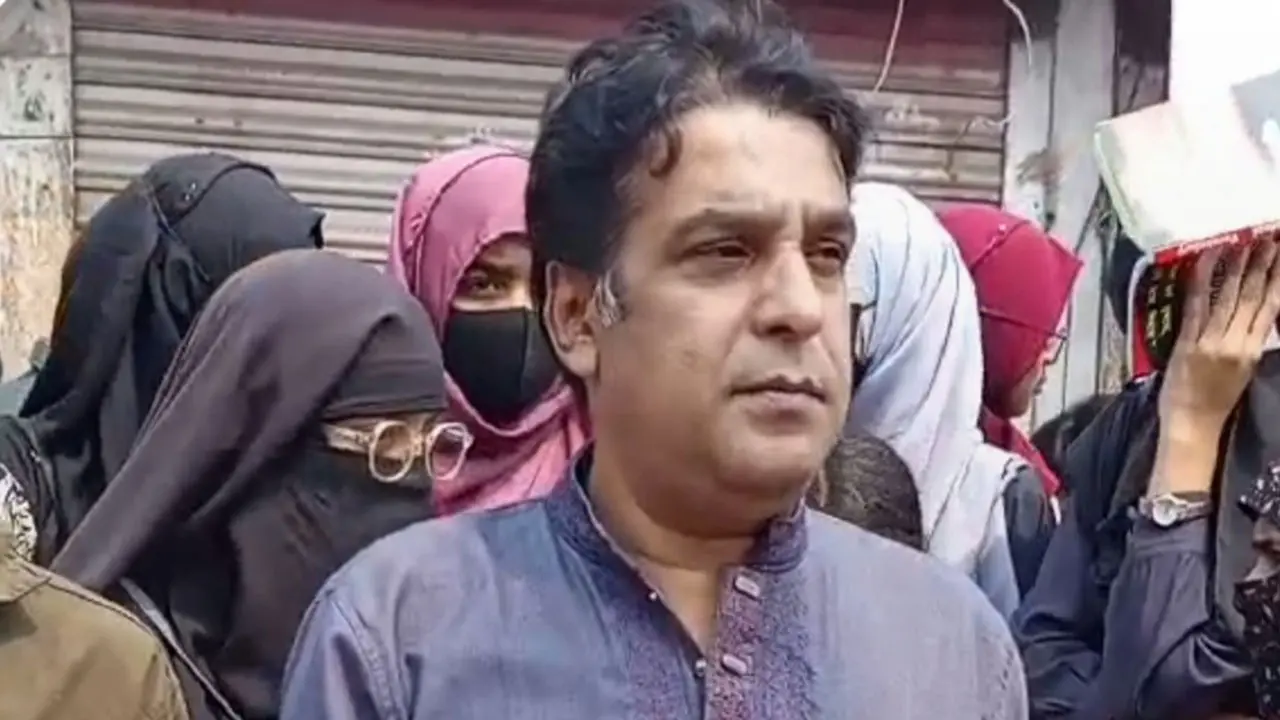 ঠাকুরগাঁওয়ে ছাত্র আন্দোলনে হামলা করা যুবলীগ নেতাকে পেটাল ছাত্ররা
