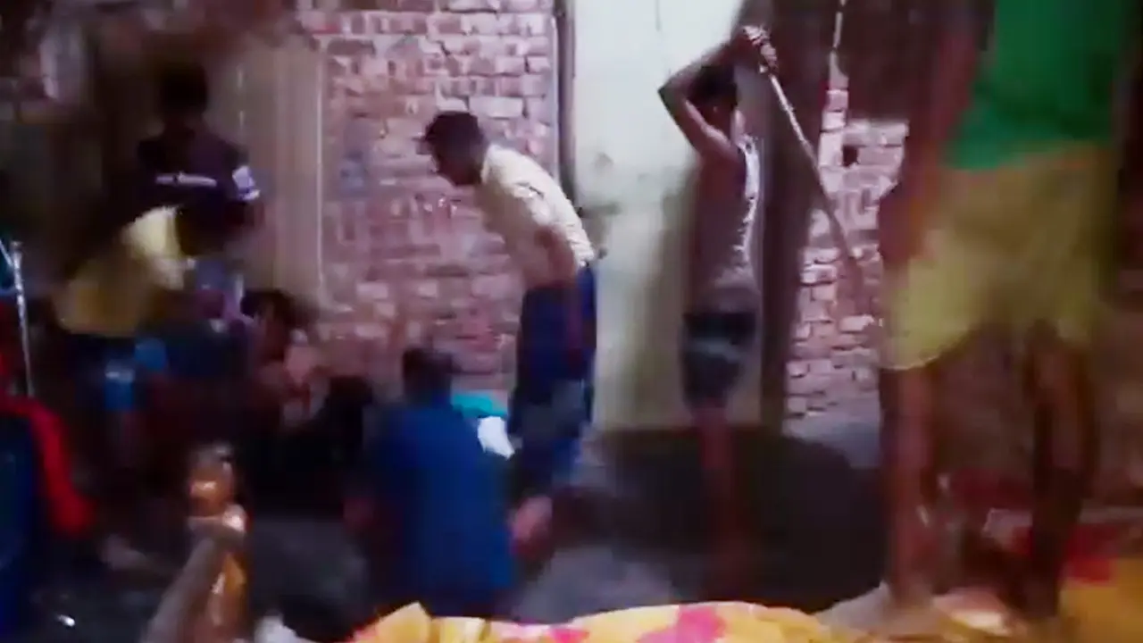 পাওনা টাকা চাওয়ায় চোর অপবাদ দিয়ে রাজমিস্ত্রিকে নির্যাতনের অভিযোগ