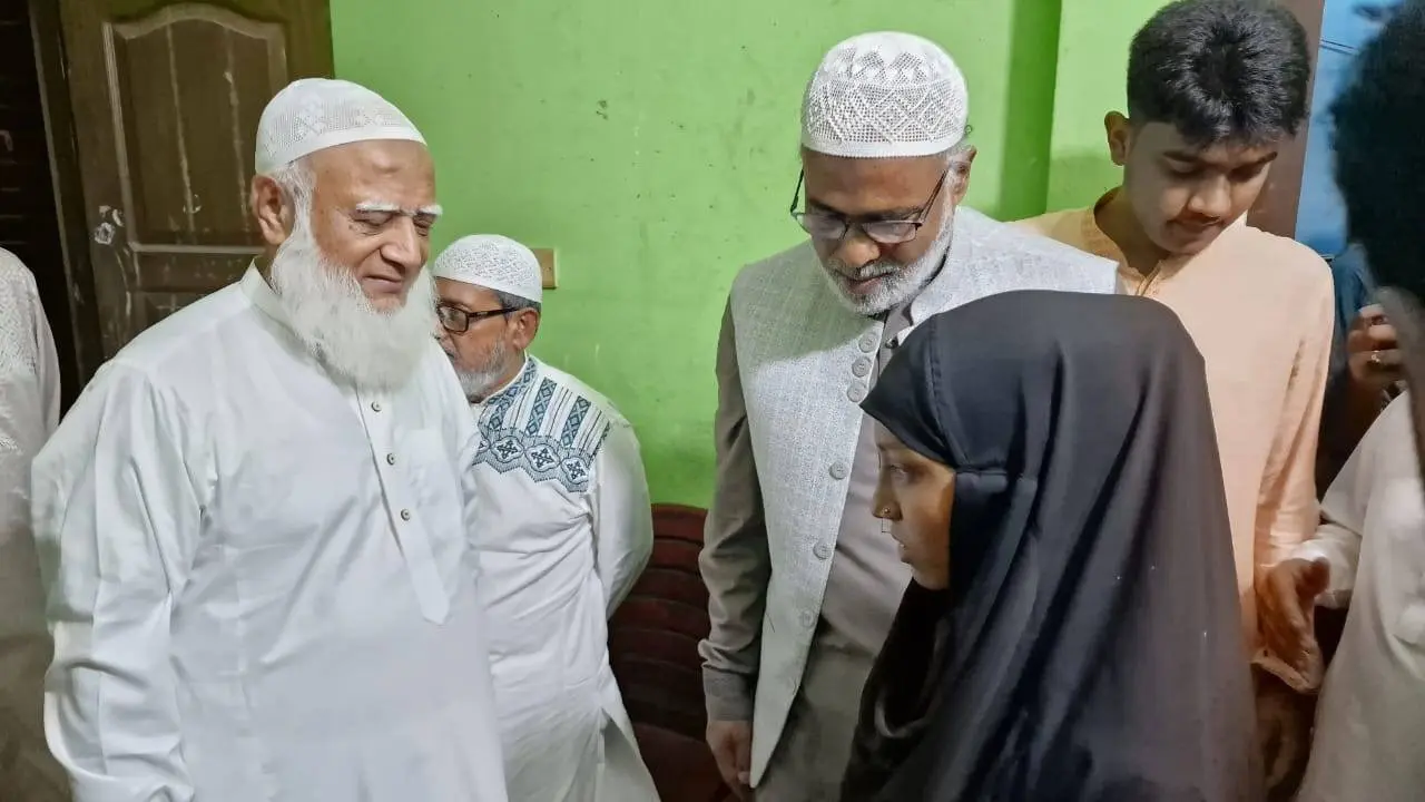 জুলাই শহীদ ৩ পরিবারের সঙ্গে জামায়াত আমিরের সাক্ষাৎ