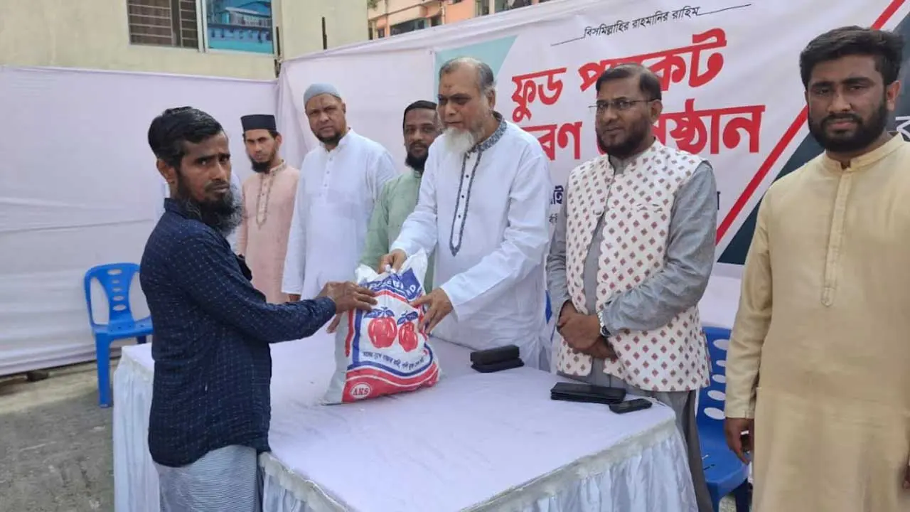 বিপদগ্রস্ত মানুষের পাশে দাঁড়ানো জামায়াত নৈতিক দায়িত্ব মনে করে