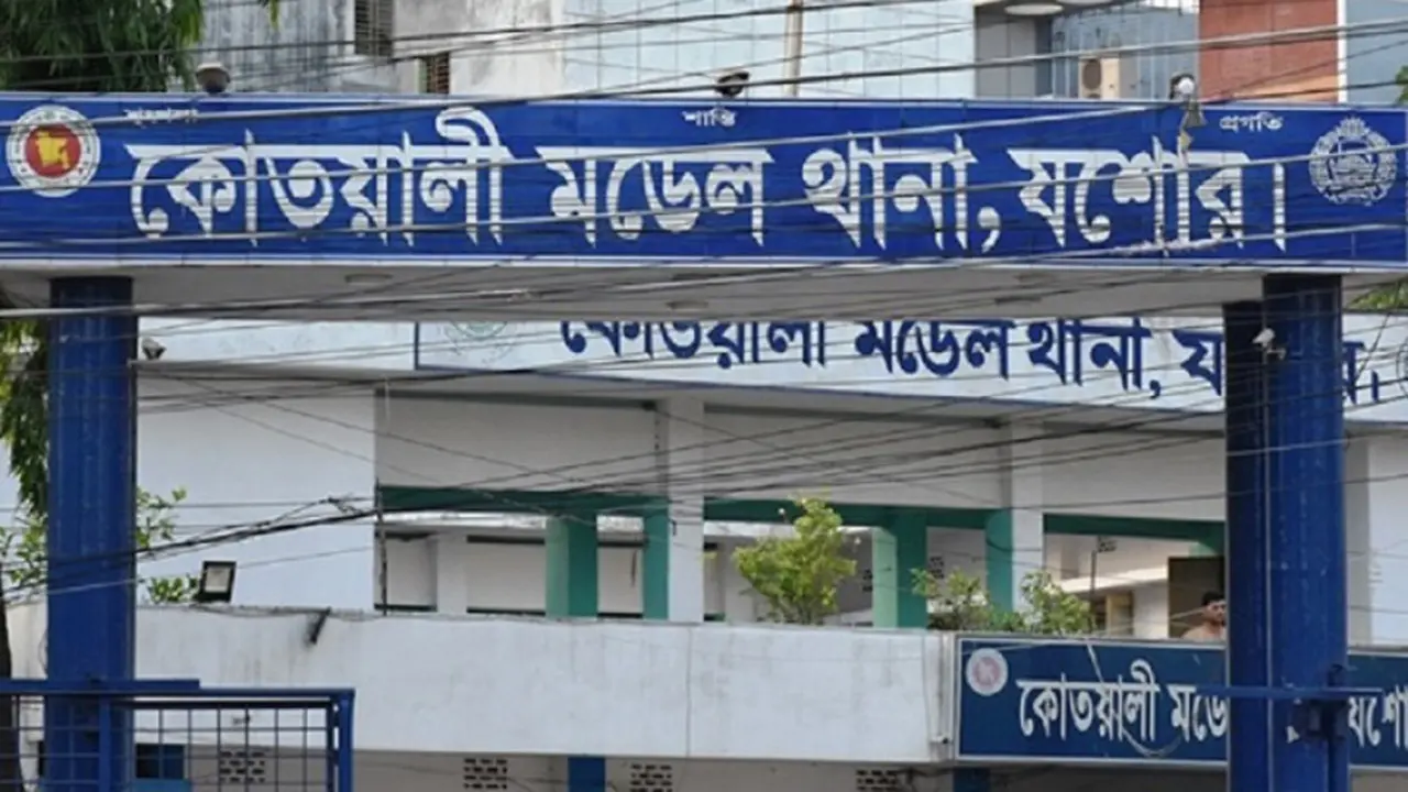 ৪ বছরের শিশুর গলায় ছুরি ঠেকিয়ে মাকে ধর্ষণের চেষ্টা