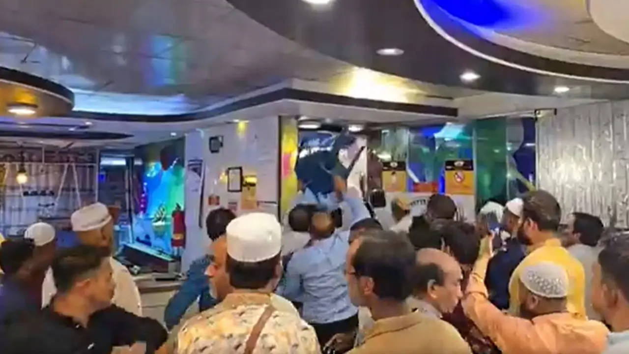 জাতীয় পার্টির আলোচনা সভায় মারামারি, বেশ কয়েকজন আহত