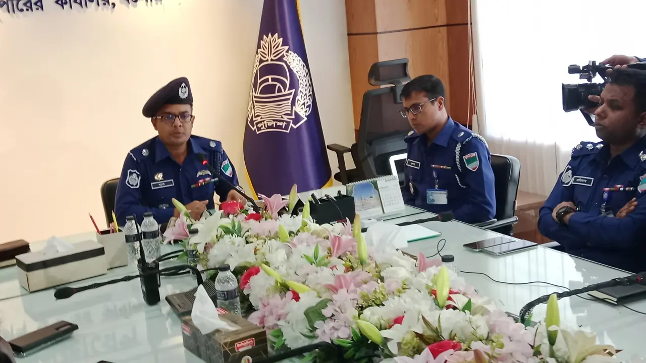 ঈদকে সামনে রেখে যশোরে অতিরিক্ত ৭ শতাধিক পুলিশ সদস্য মোতায়েন