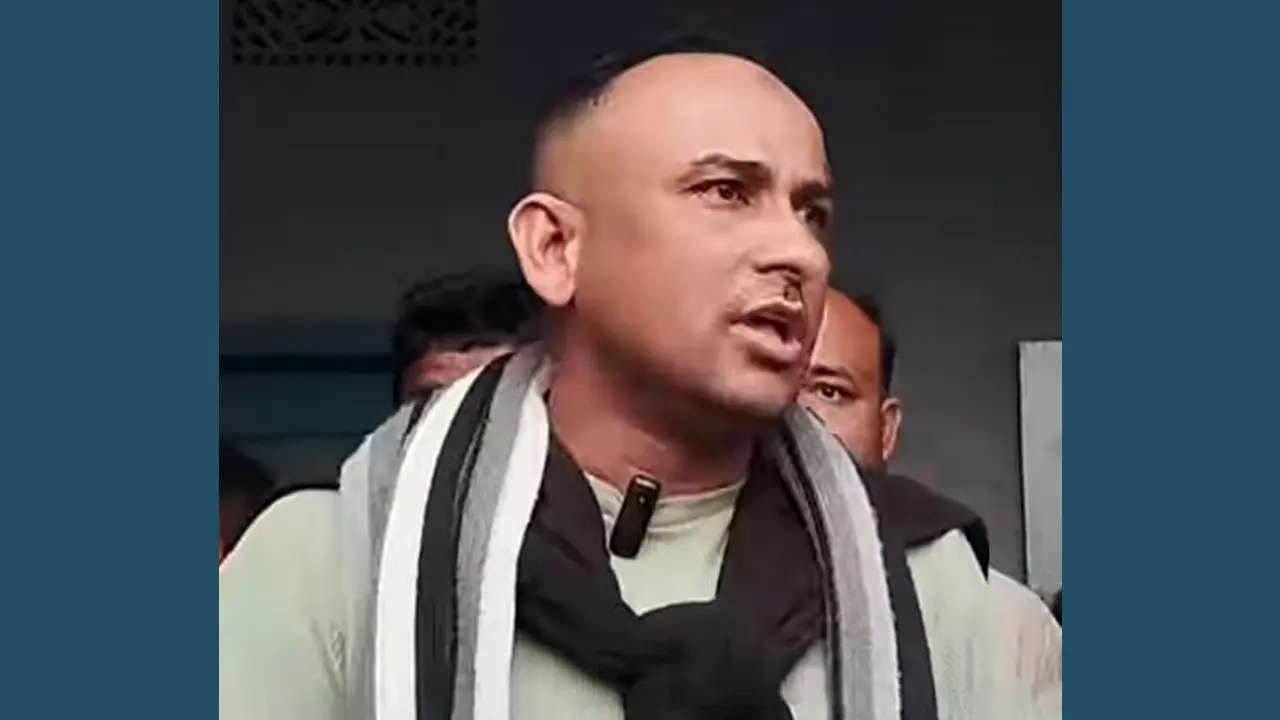 সরকারি চাল বিতরণে অনিয়মের অভিযোগ চেয়ারম্যানের বিরুদ্ধে