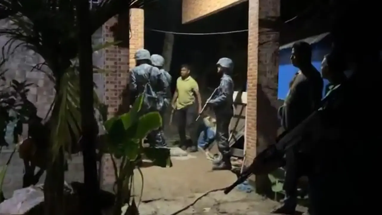 মধ্যরাতে সন্ত্রাসীদের সঙ্গে যৌথ বাহিনীর গোলাগুলি, কয়েকজন আহত