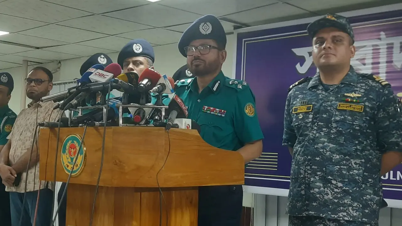 খুলনায় রাতভর গোলাগুলি, পুলিশ-নৌবাহিনীর সদস্যসহ আহত ১৮
