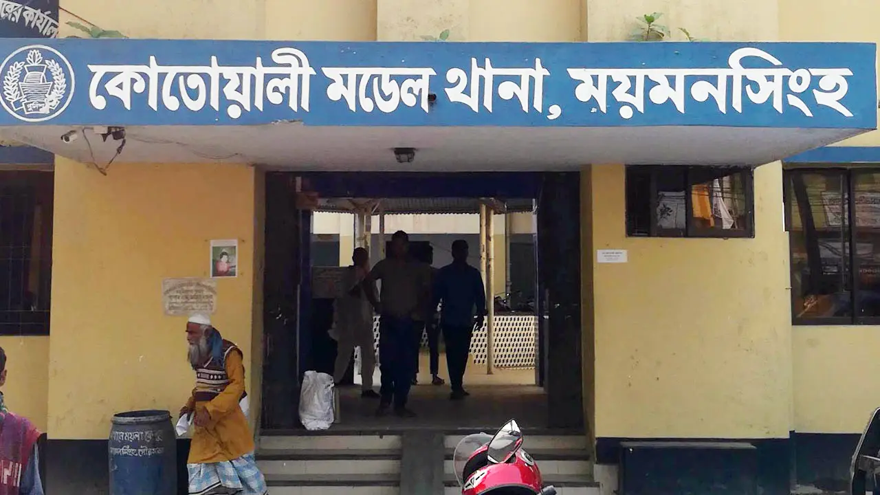 গৌরীপুরে বাসের ধাক্কায় শিশুসহ নিহত ৪