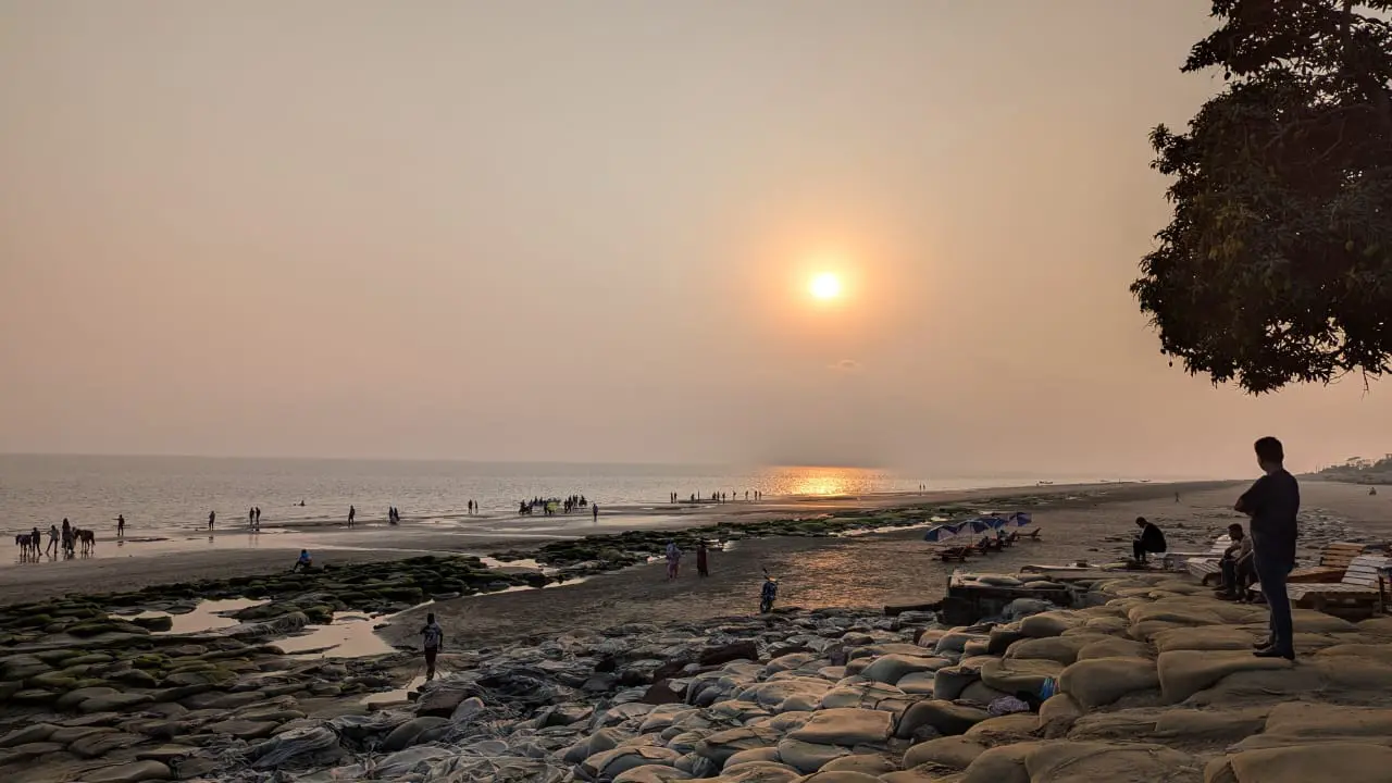 দর্শনার্থীদের অপেক্ষায় পর্যটন নগরী কুয়াকাটা