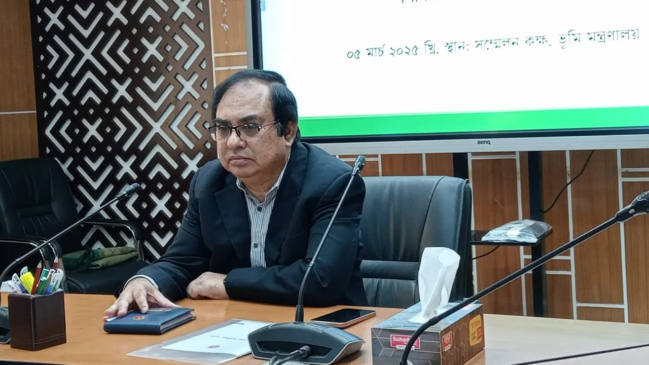ভূমি সেবায় শৈথিল্যর প্রমাণ পেলে কোনও ছাড় দেওয়া হবে না : সচিব
