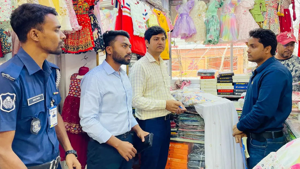 বেশি মুনাফার লোভে দেশি কাপড়ে বিদেশি ট্যাগ!