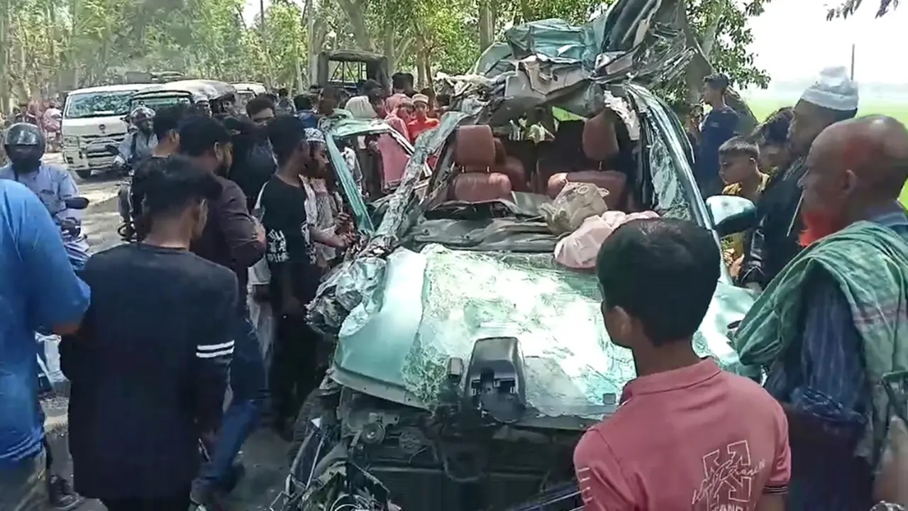 মাগুরায় বাস-মাইক্রোবাসের সংঘর্ষ, আহত ৬