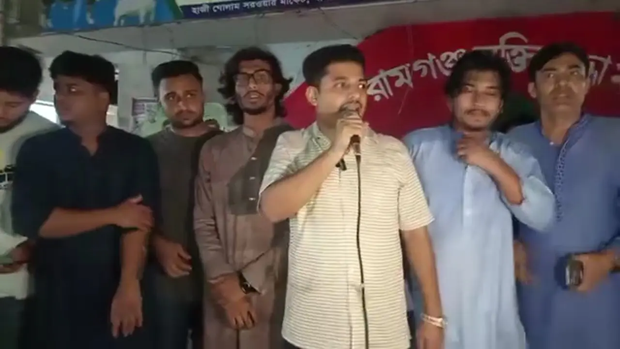 তথ্য উপদেষ্টা মাহফুজের বাবার ওপর হামলা, প্রতিবাদে বিক্ষোভ