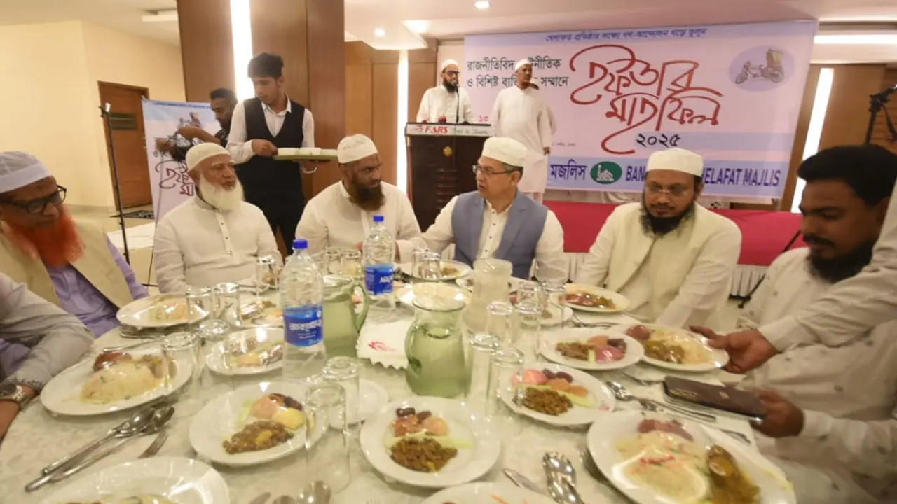 কেউ দেশবিরোধী চক্রান্তে লিপ্ত হলে মানুষ কঠোর হস্তে দমন করবে