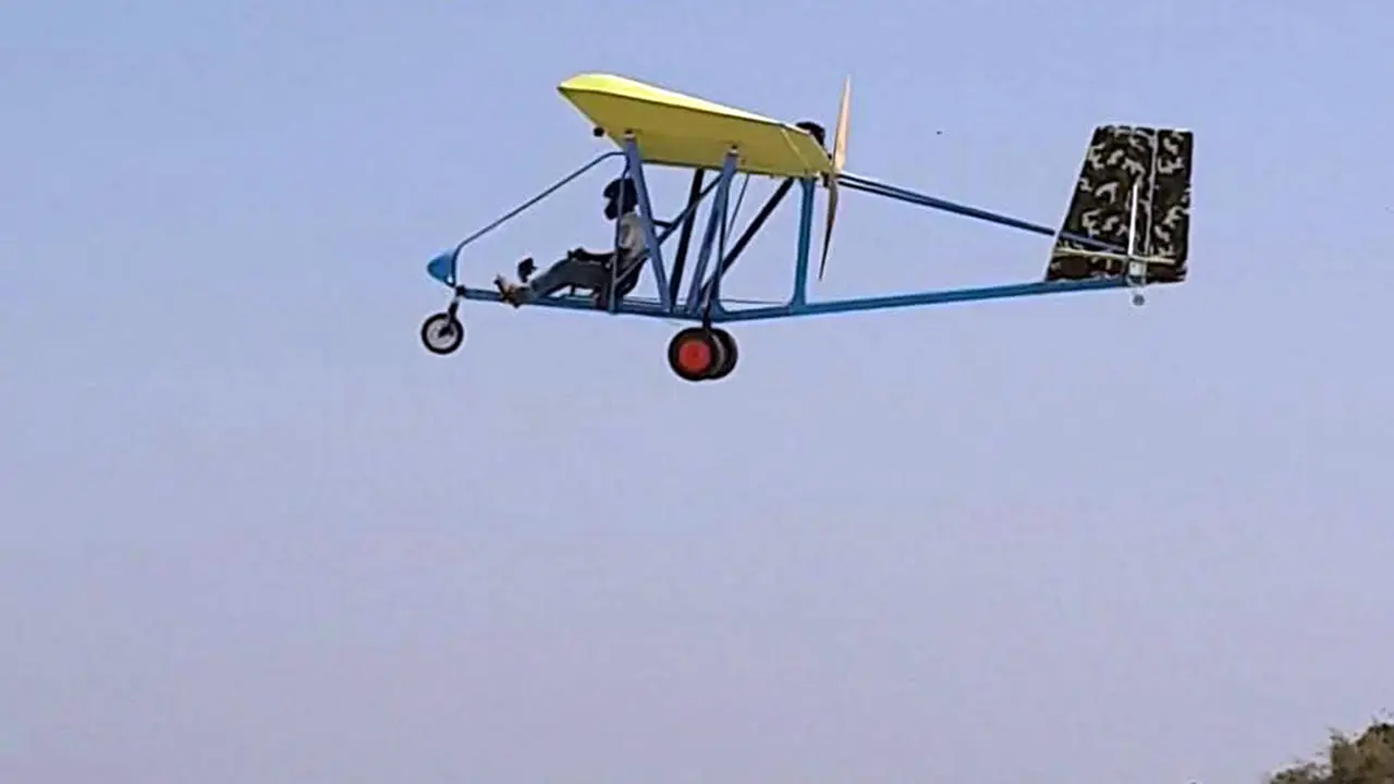 চার বছর চেষ্টার পর আকাশে উড়লো  জুলহাসের বিমান
