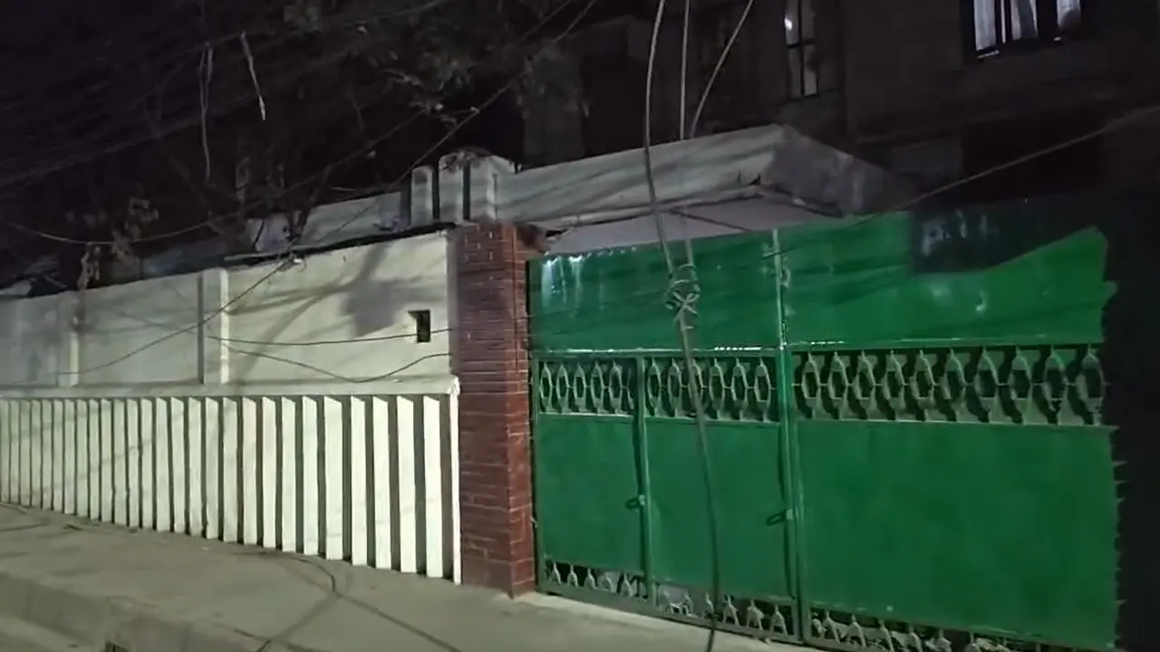 উপদেষ্টা ফরিদা আখতার-ফরহাদ মজহারের প্রতিষ্ঠানে পেট্রোল বোমা হামলা