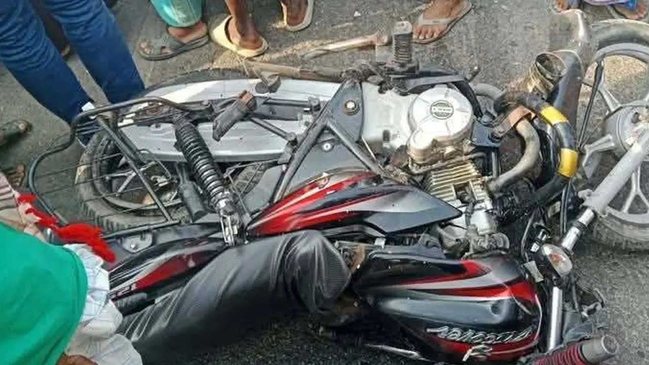 মোটরসাইকেল দুর্ঘটনায় এক সঙ্গে নিহত আপন ৩ ভাই