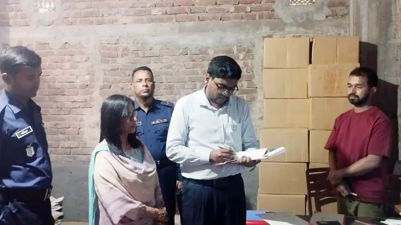 দোকান খালি, গোডাউন থেকে সয়াবিন তেল বিক্রি
