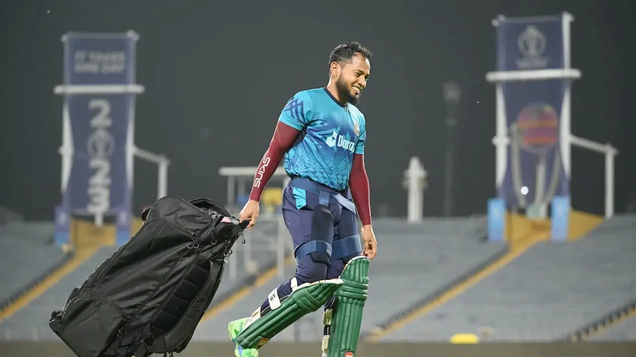 মুশফিককে বাংলাদেশের হিরো আখ্যা লঙ্কান তারকার