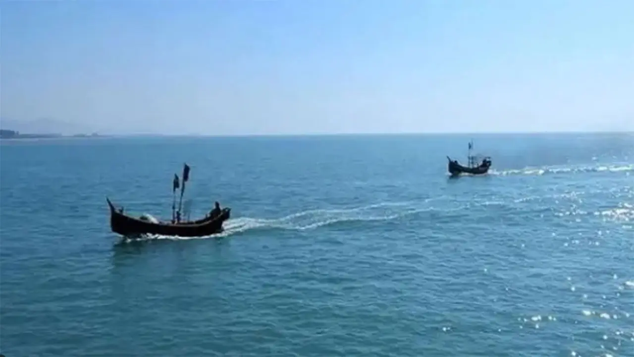 নাফ নদীতে রোহিঙ্গা বোঝাই ট্রলারডুবি, বিজিবি সদস্য নিখোঁজ
