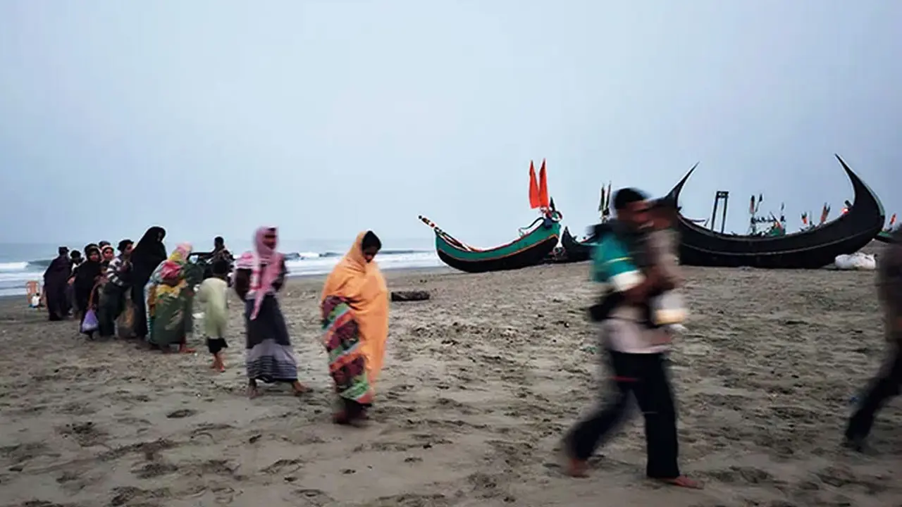 নাফ নদীতে নৌকাডুবির ঘটনায় ৪ মরদেহ উদ্ধার