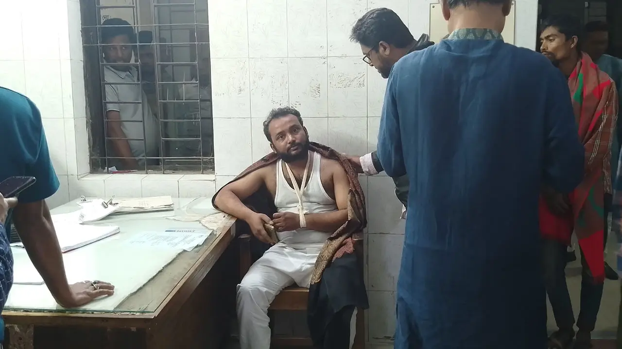 পিরোজপুরে প্রতিপক্ষের হামলায় নাগরিক কমিটির প্রতিনিধি আহত
