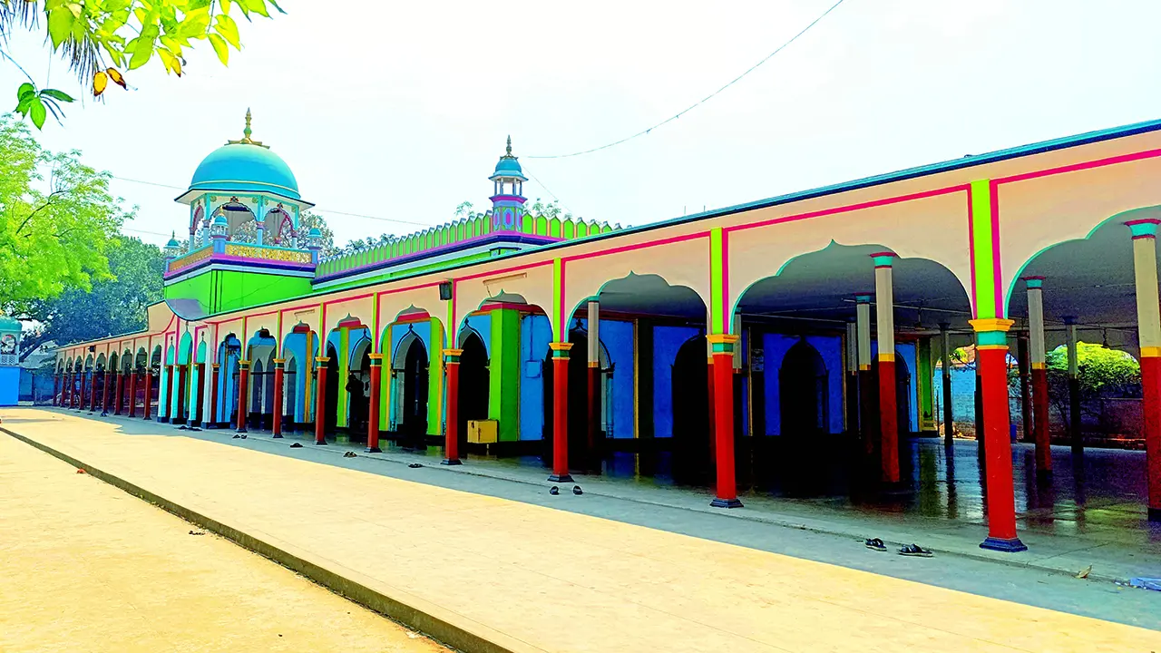 আদমজী জুট মিলের শেষ স্মৃতি দরজা-জানালাবিহীন মসজিদ