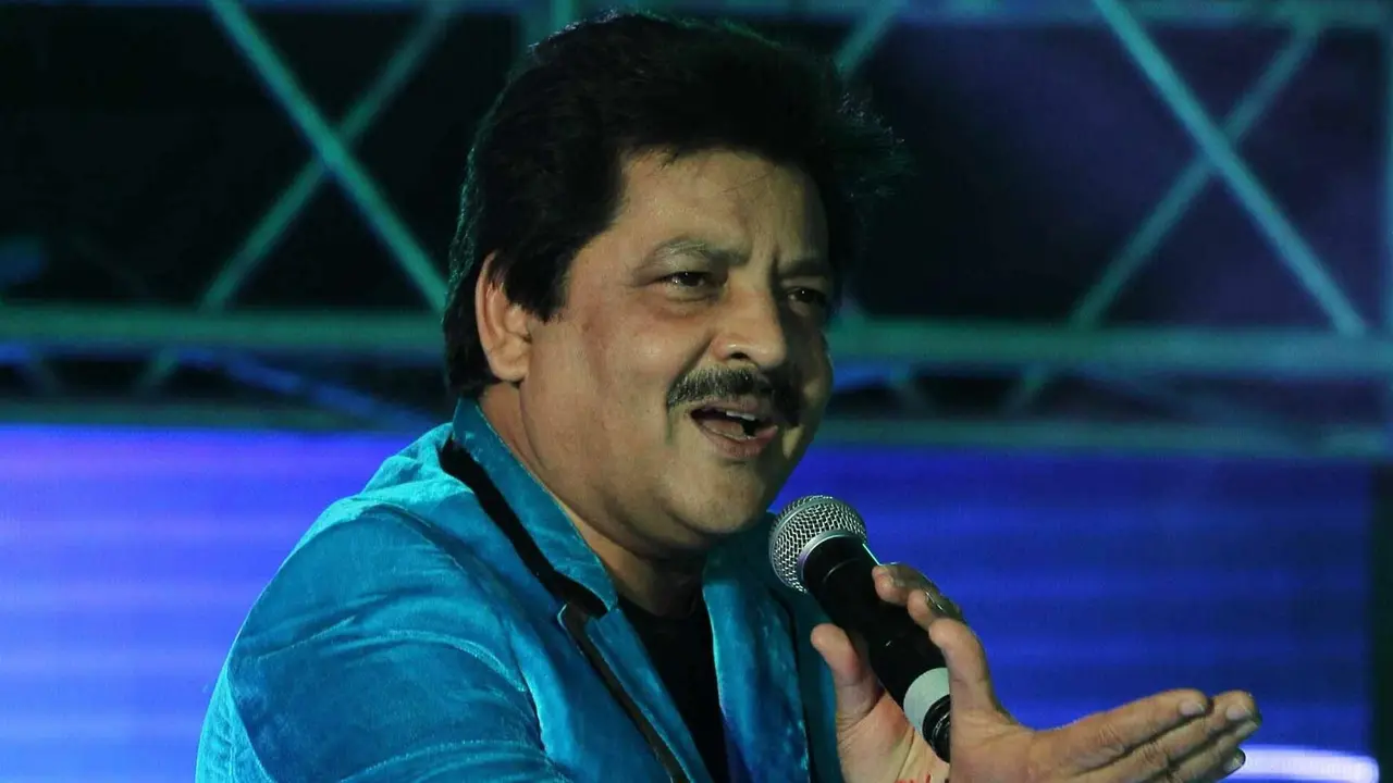 বিতর্কের মাঝে নিজেকে ট্রোল করলেন উদিত