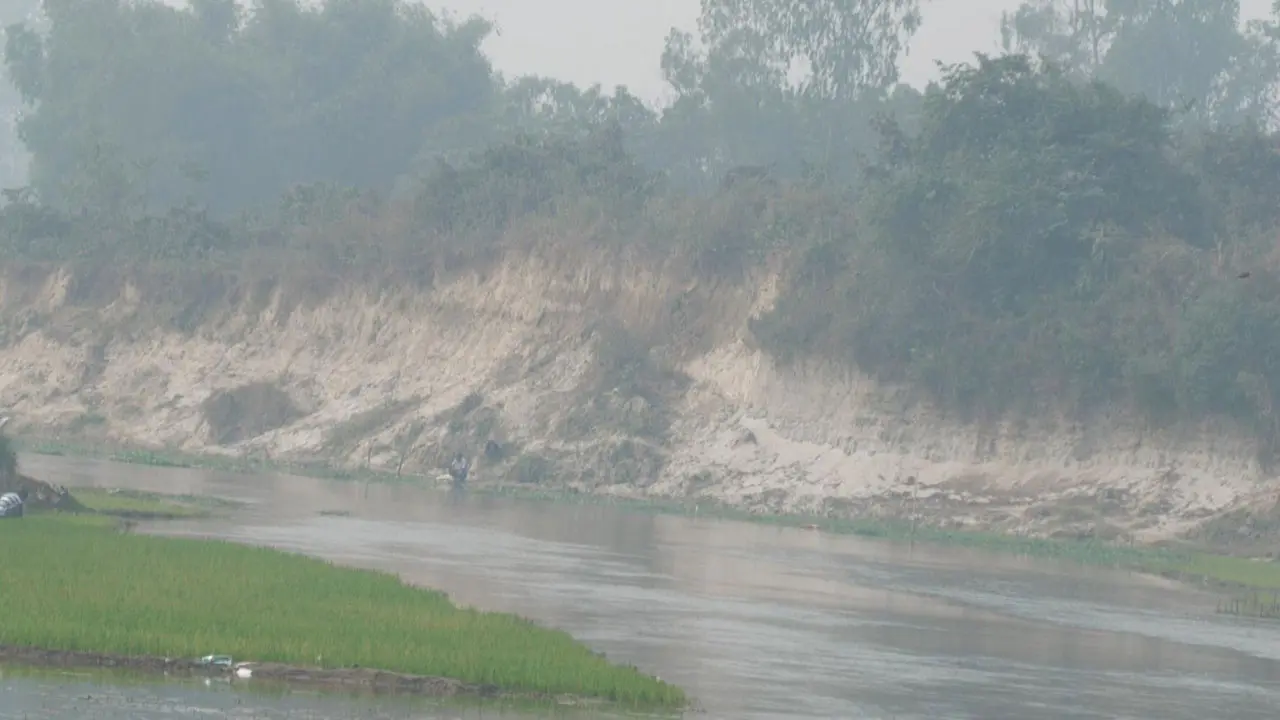 বালু ব্যবসায়ীদের থাবায় অস্তিত্ব সঙ্কটে নদী, নীরব প্রশাসন