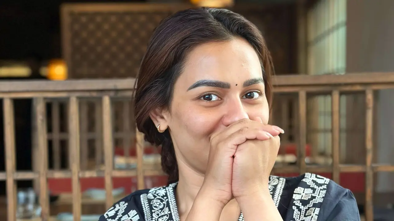‘আমি কাঁদতেছি, রুনা লায়লা আমাদের গান শেয়ার করেছেন’