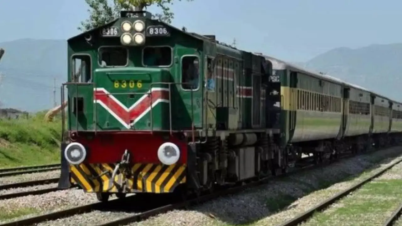 পাকিস্তানে জিম্মি ট্রেনের সব যাত্রীকে হত্যার ‍হুমকি