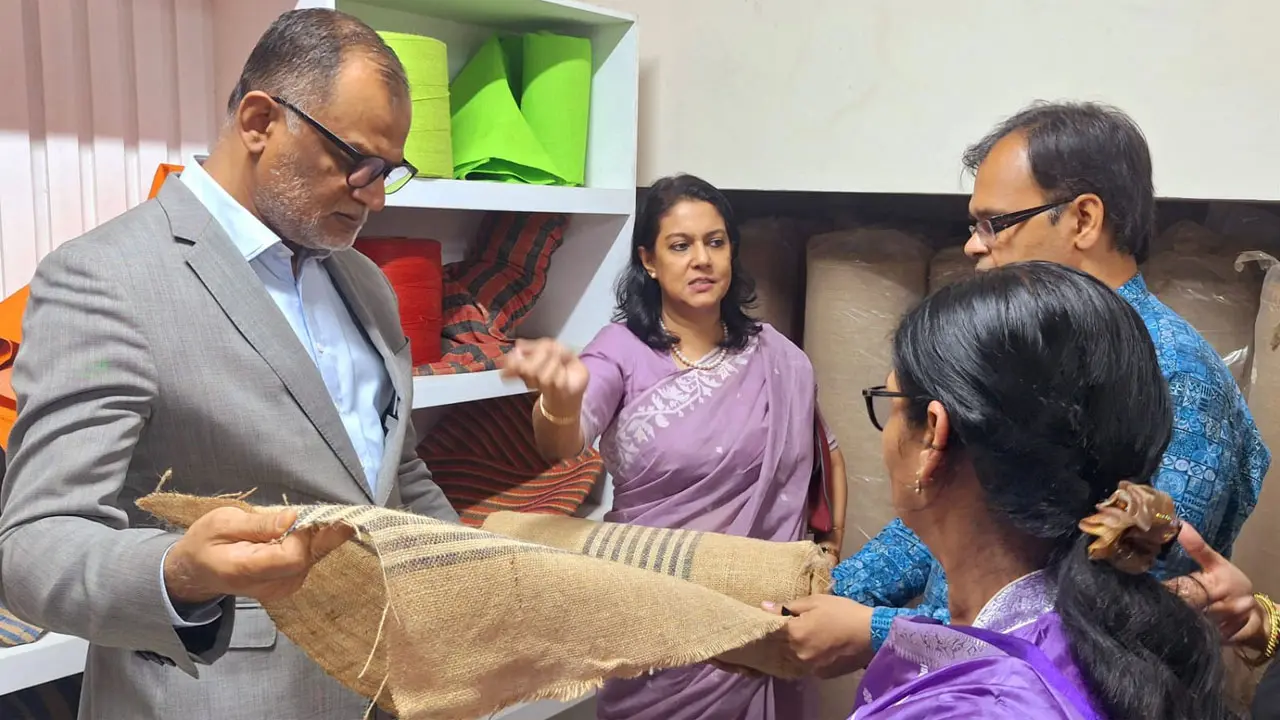 পলিথিনের ক্ষতিকর প্রভাব কমাতে পাটজাত পণ্যের ব্যবহার বাড়াতে হবে
