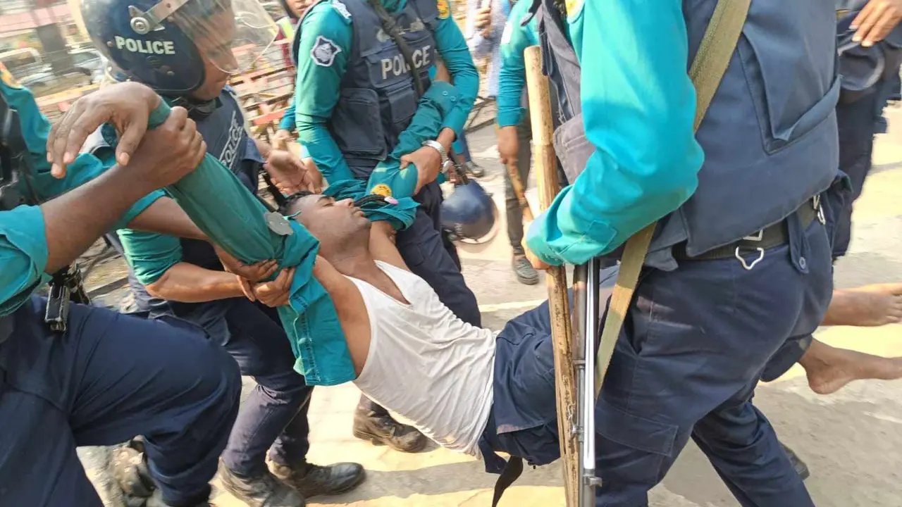 ‘ধর্ষণবিরোধী পদযাত্রায় পুলিশের ওপর আক্রমণ হয়েছে’